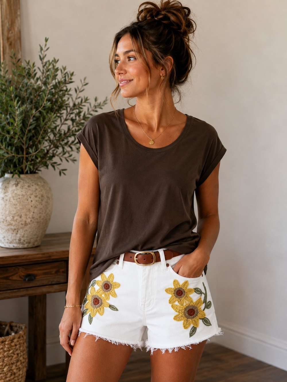 BLANKNYC The Reeve High Rise Ribcage Shorts 25 White Sunflower  Embroidered